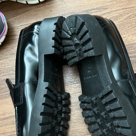 NEW with issue Tory Burch 9 M Black Patent Leather Penny Loafers with Gold Logo - Picture 4 of 10